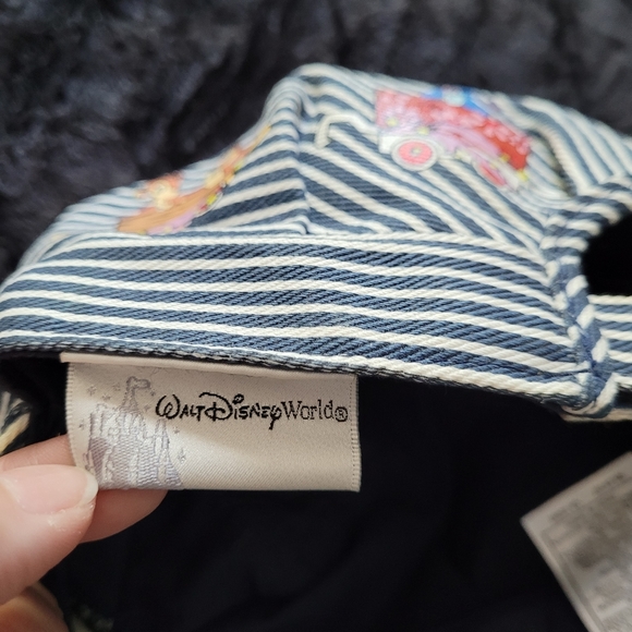 Disney Cap with many characters - Picture 9 of 10